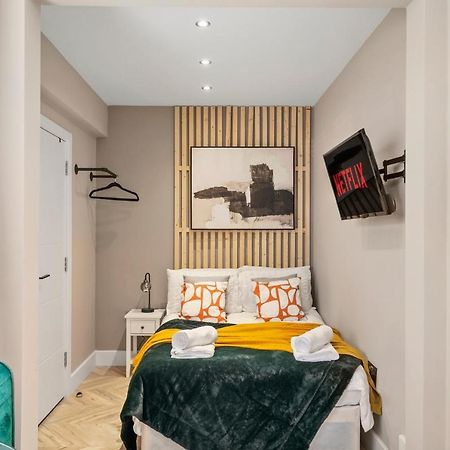 Cosy Heathrow Studios - Parking - Garden London Eksteriør billede