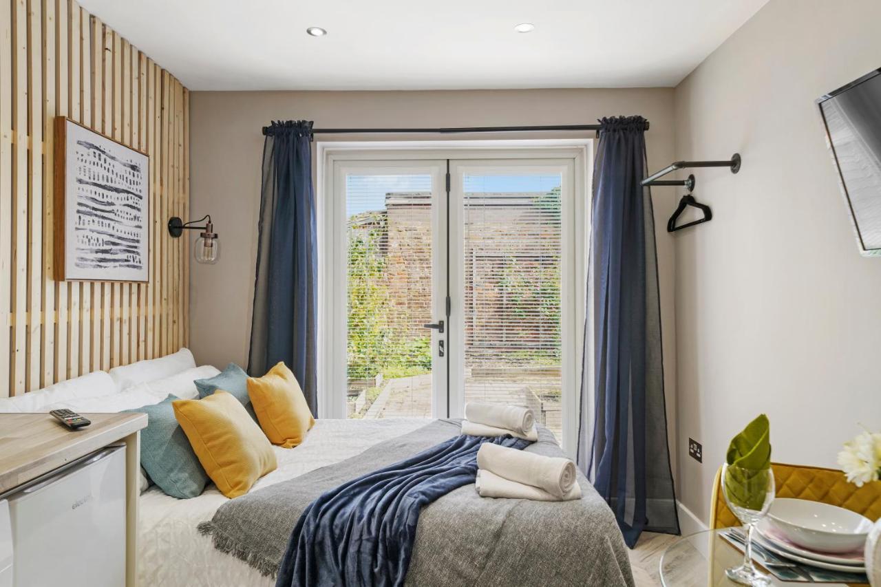Cosy Heathrow Studios - Parking - Garden London Eksteriør billede