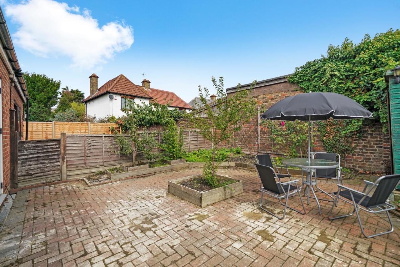 Cosy Heathrow Studios - Parking - Garden London Eksteriør billede