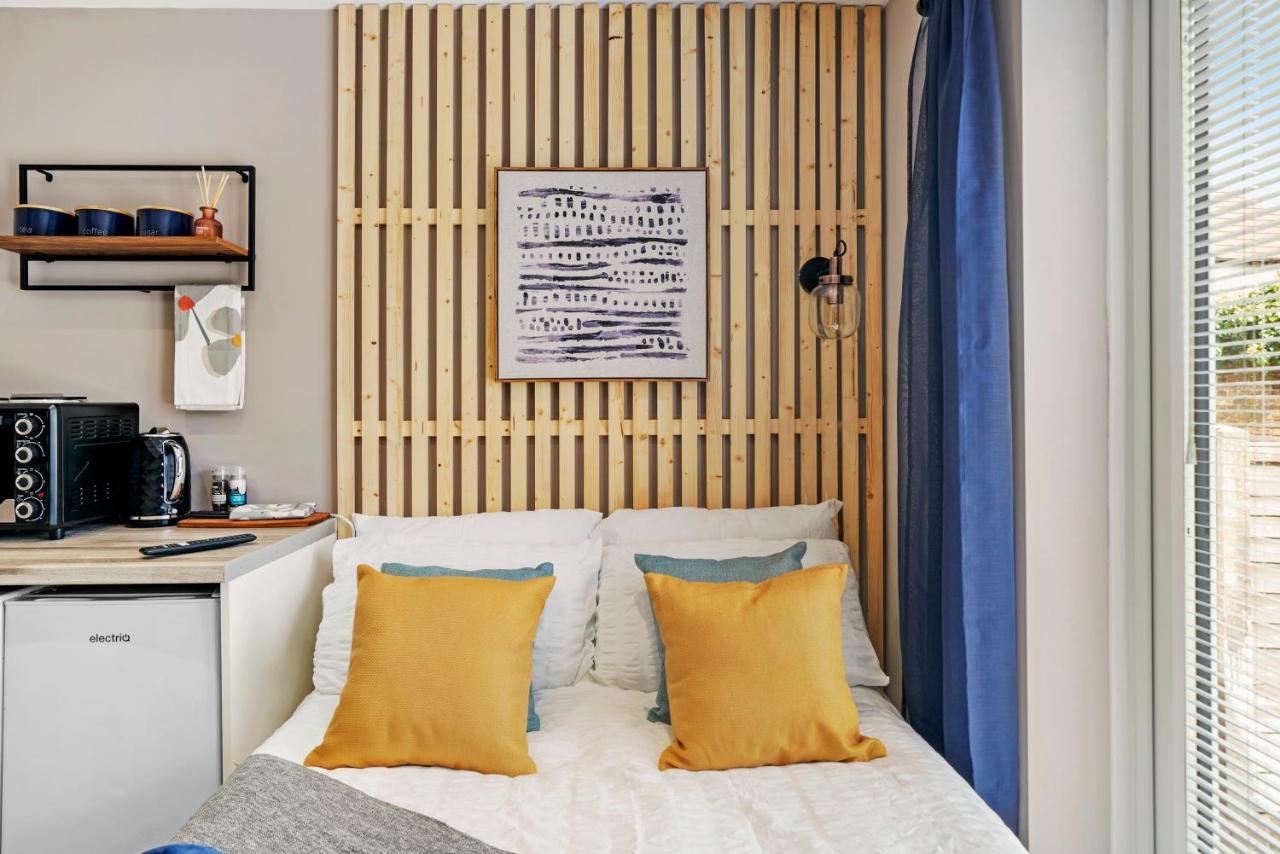 Cosy Heathrow Studios - Parking - Garden London Eksteriør billede