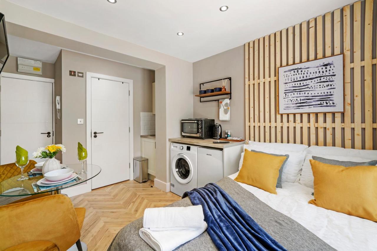 Cosy Heathrow Studios - Parking - Garden London Eksteriør billede