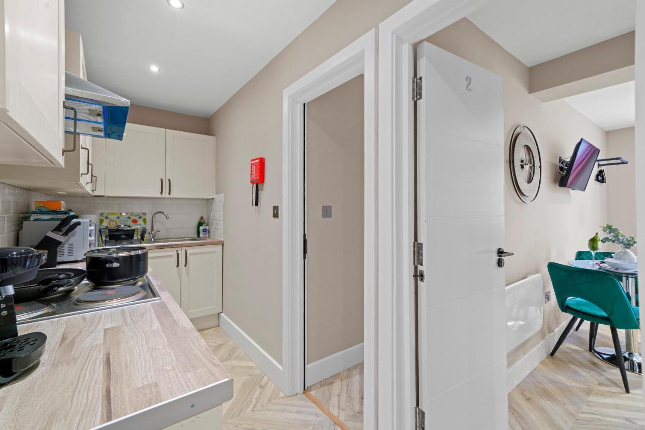 Cosy Heathrow Studios - Parking - Garden London Eksteriør billede