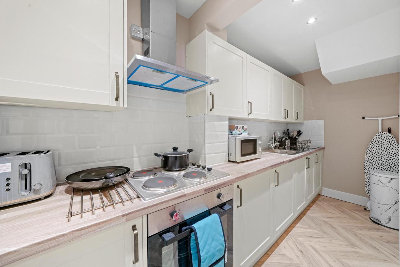 Cosy Heathrow Studios - Parking - Garden London Eksteriør billede