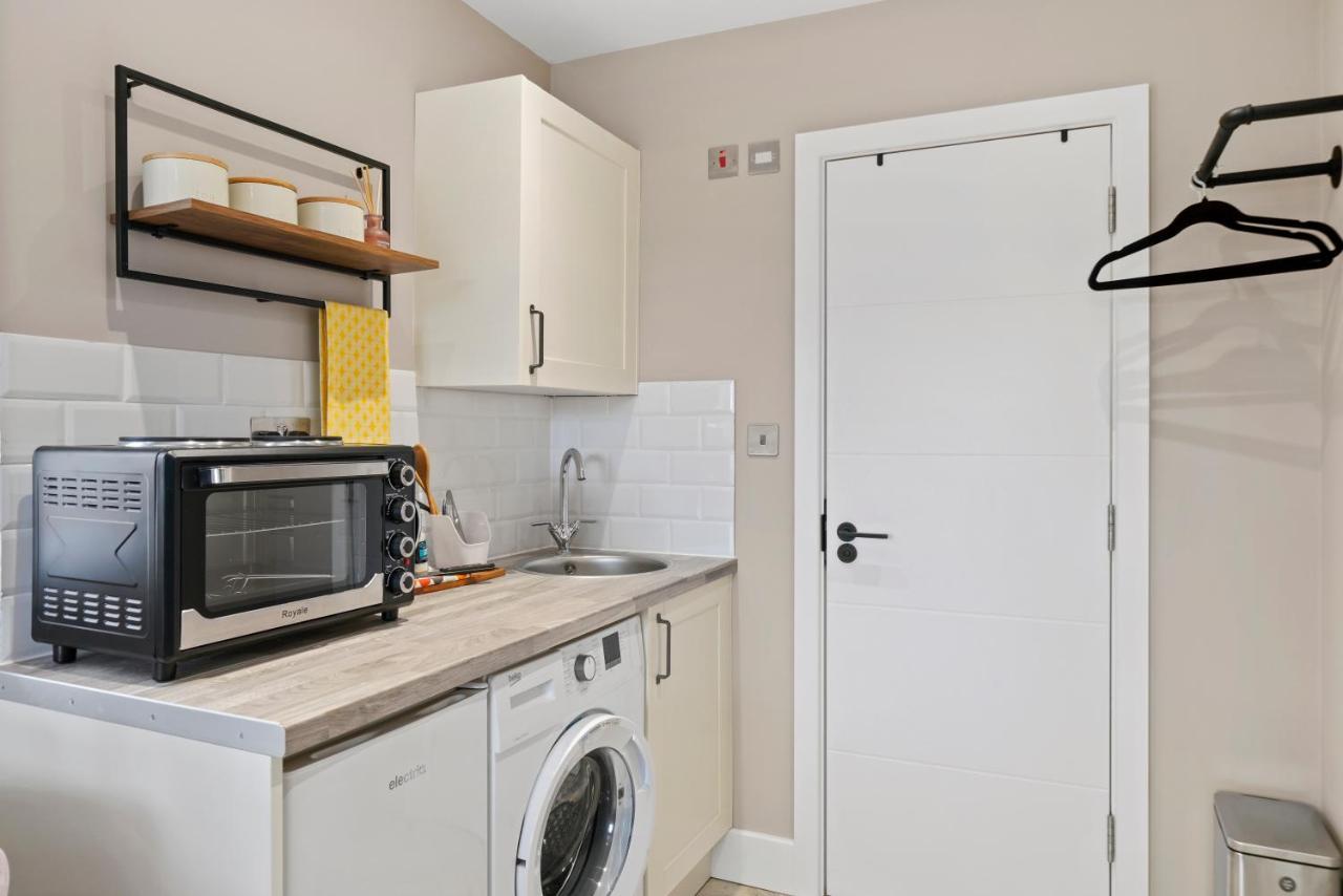 Cosy Heathrow Studios - Parking - Garden London Eksteriør billede